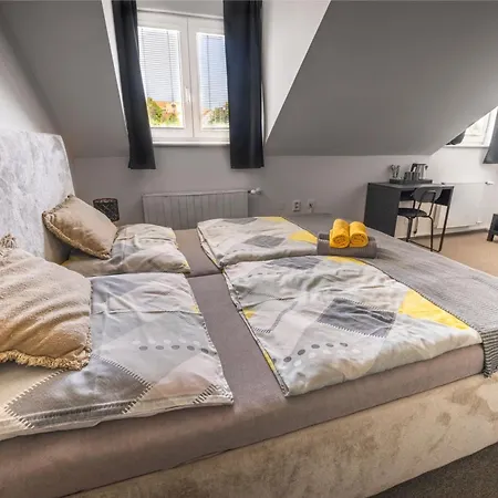 Hotel & Centrum Palmira