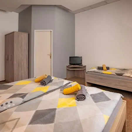 Otel & Centrum Palmira 3*