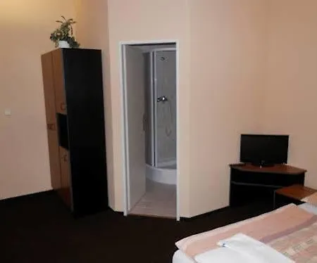 & Centrum Palmira Угерски-Брод
